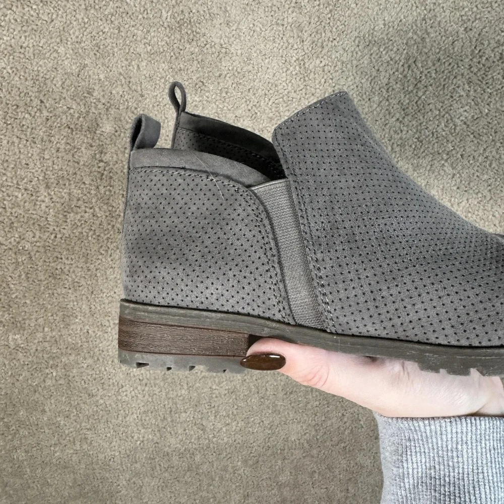 Dr‎ Scholls Shoes Womens Size 6 Gray Perforated Ankle Booties Slip On Comfort